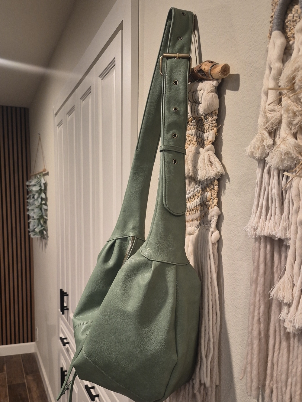 House of Harlow Sage Vegan Leather Slouchy Hobo Carryall Shoulder Crossbody Bag - Picture 4 of 14